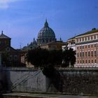 Blick von der Engelsbrücke auf den Vatican