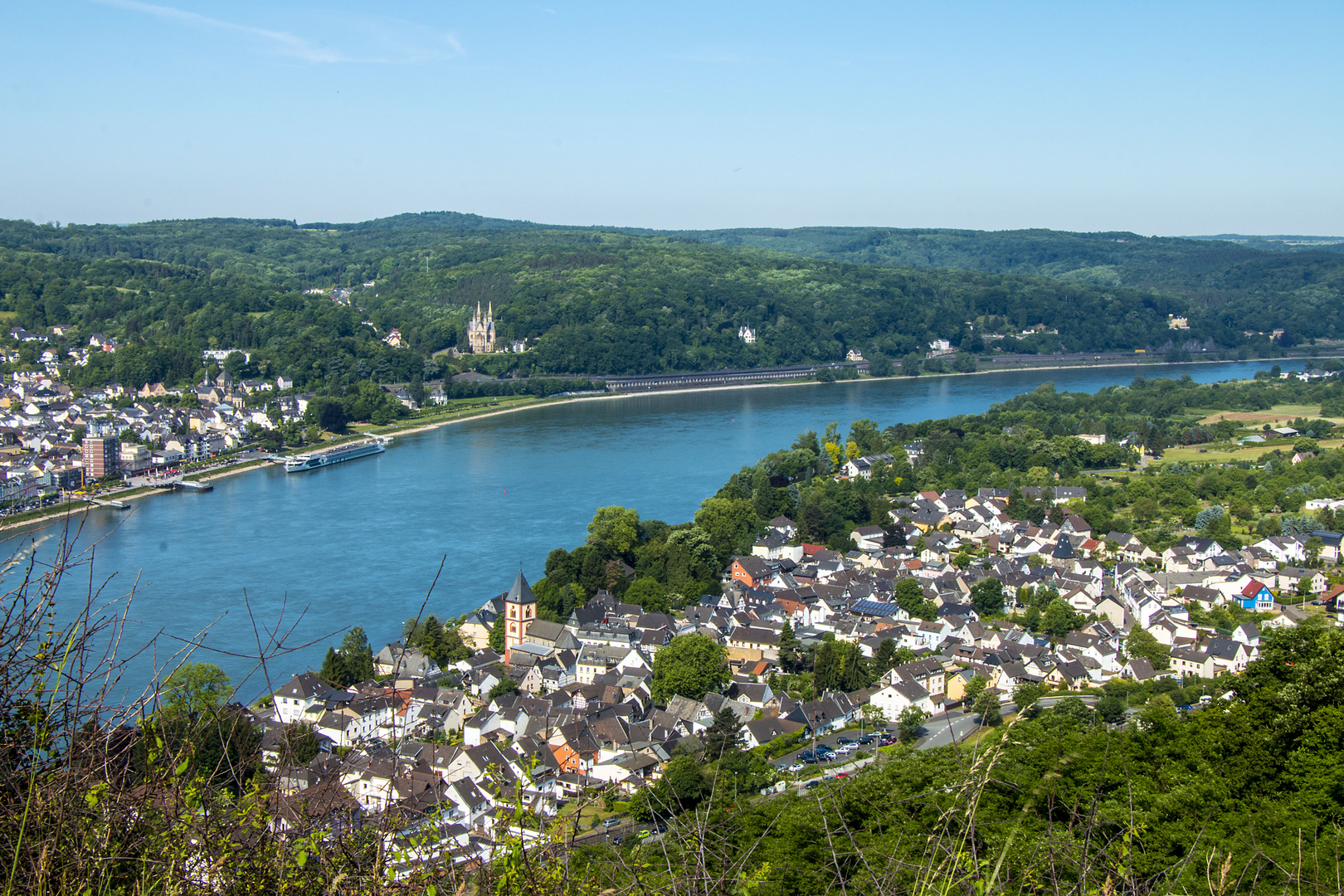 Blick von der Erpeler Ley auf die Stadt Erpel und Remagen!