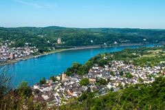 Blick von der Erpeler Ley auf die Stadt Erpel und Remagen!