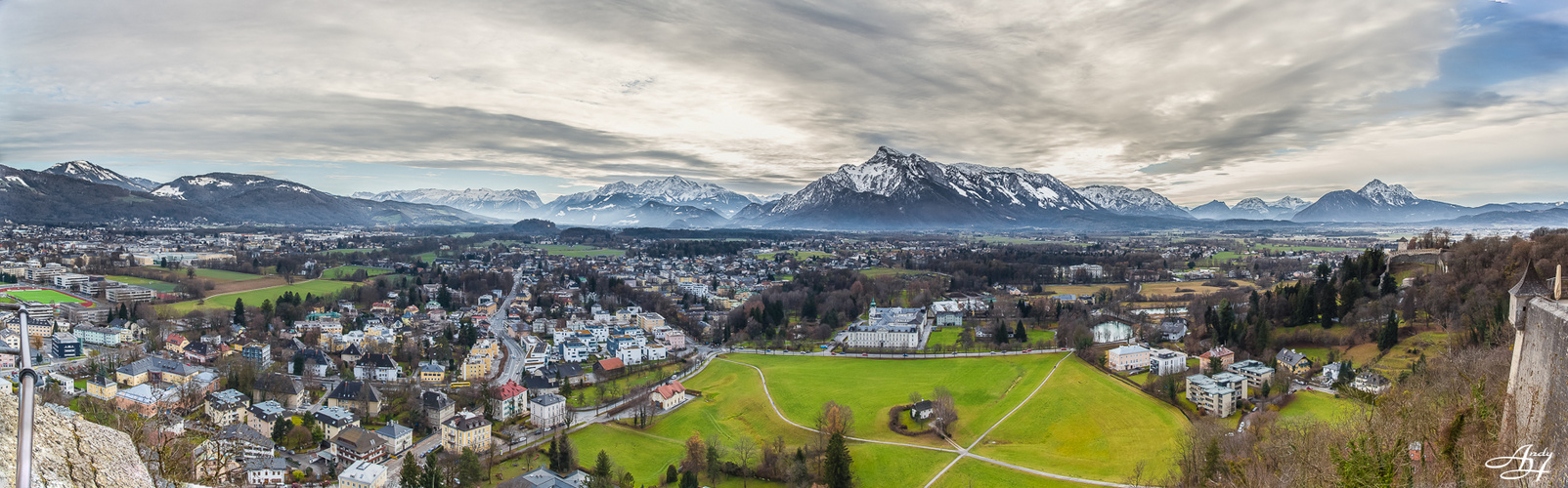 Blick von der Festung Hohensalzburg in Richtung Alpen