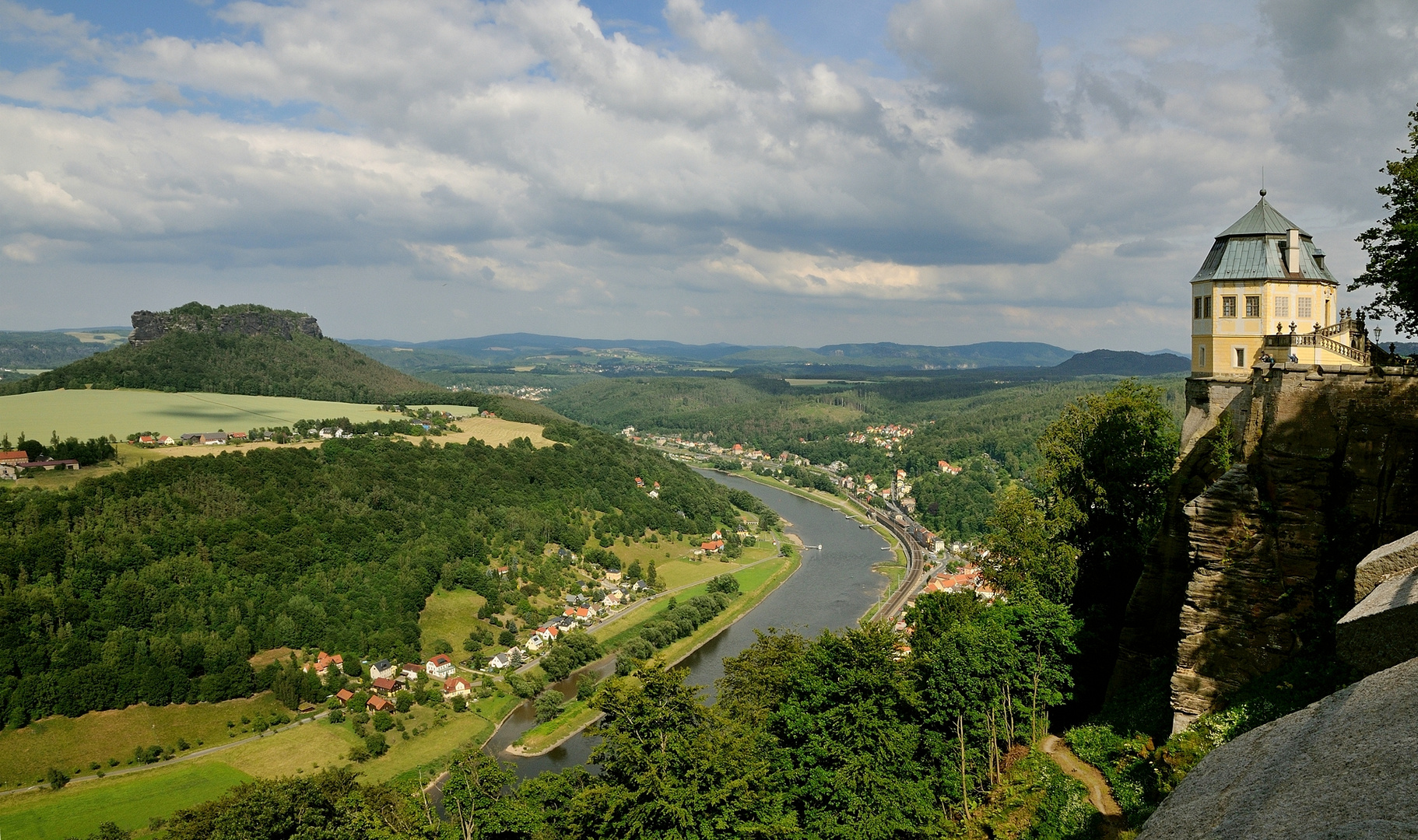 Blick von der Festung Königstein auf die Elbe und den ...