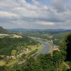 Blick von der Festung Königstein auf die Elbe und den Lilienstein lnks im Bild, rechts im Bild...