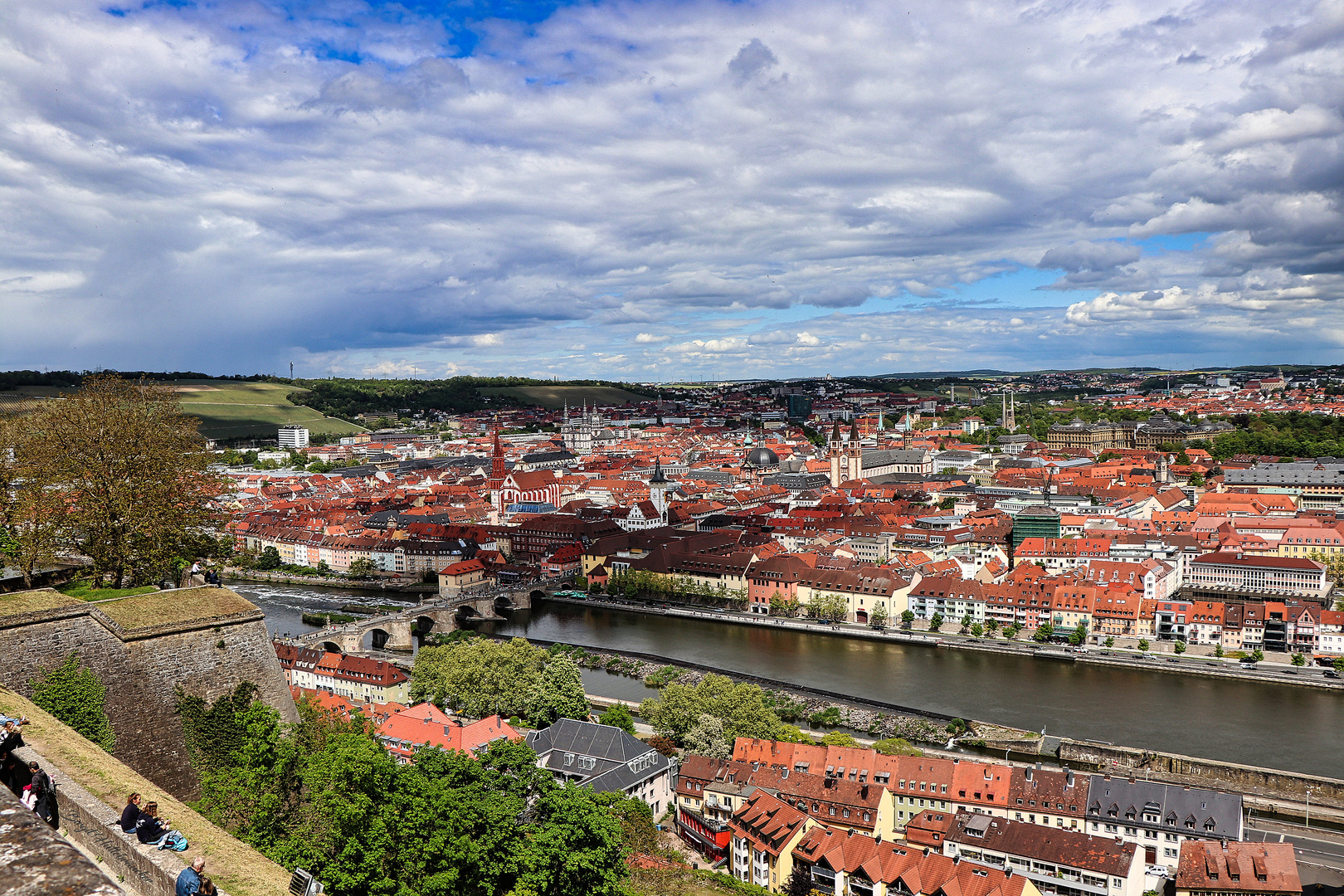 Blick von der Festung Marienberg auf Würzburg und den Main