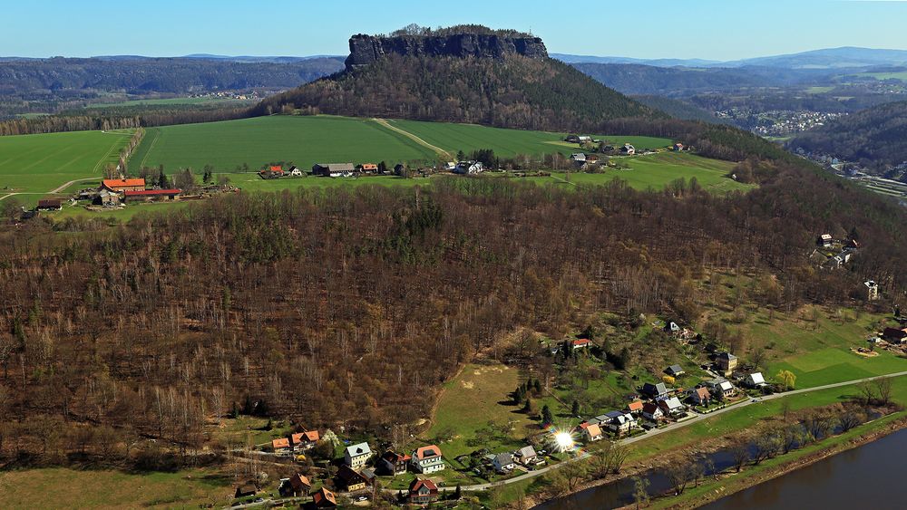 Blick von der Festung zum Lilienstein der "Ebenheit" und  nach...