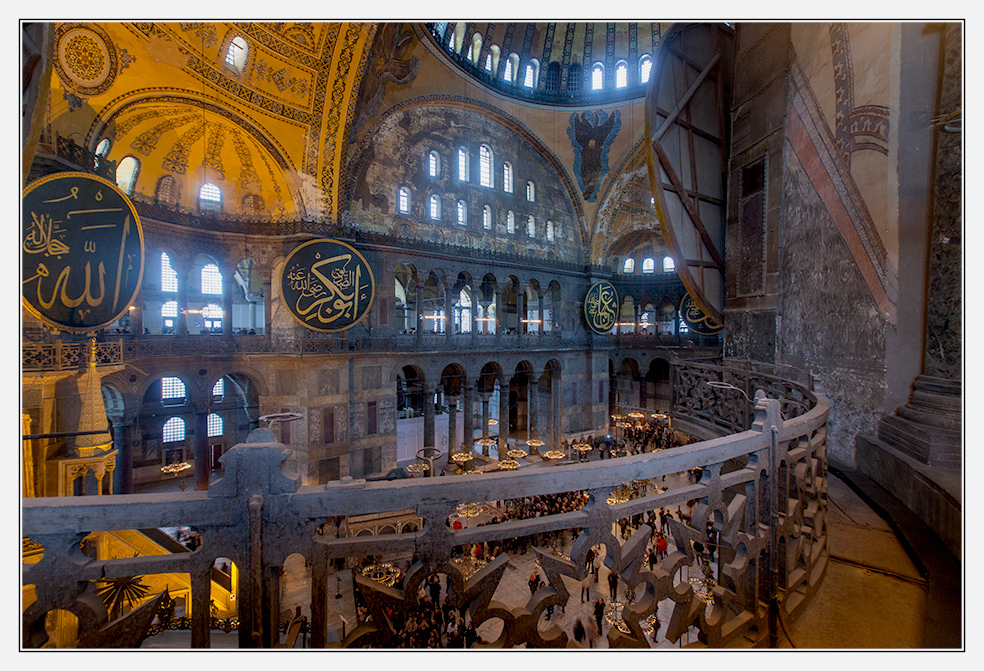 Blick von der Galerie auf das Hauptschiff der Hagia Sophia