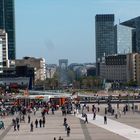 Blick von der Grande Arche in La Défense zum Triumpfbogen