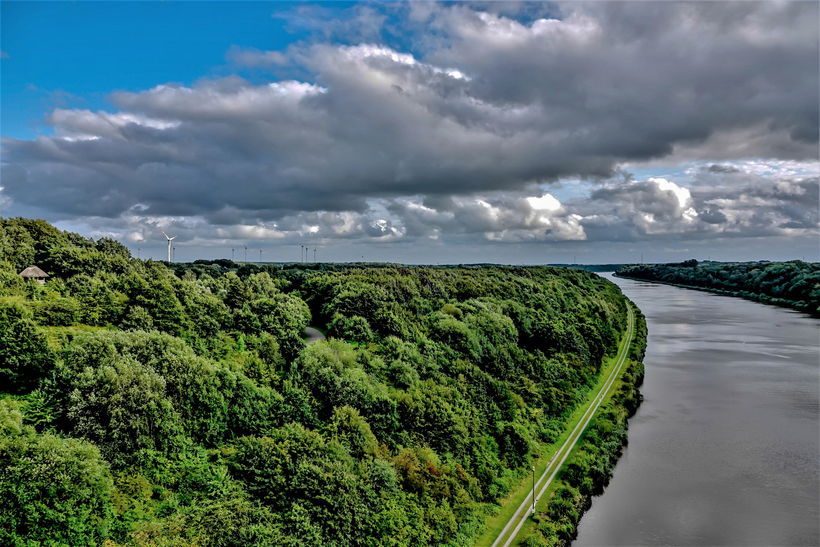 Blick von der Grünentaler Hochbrücke ...