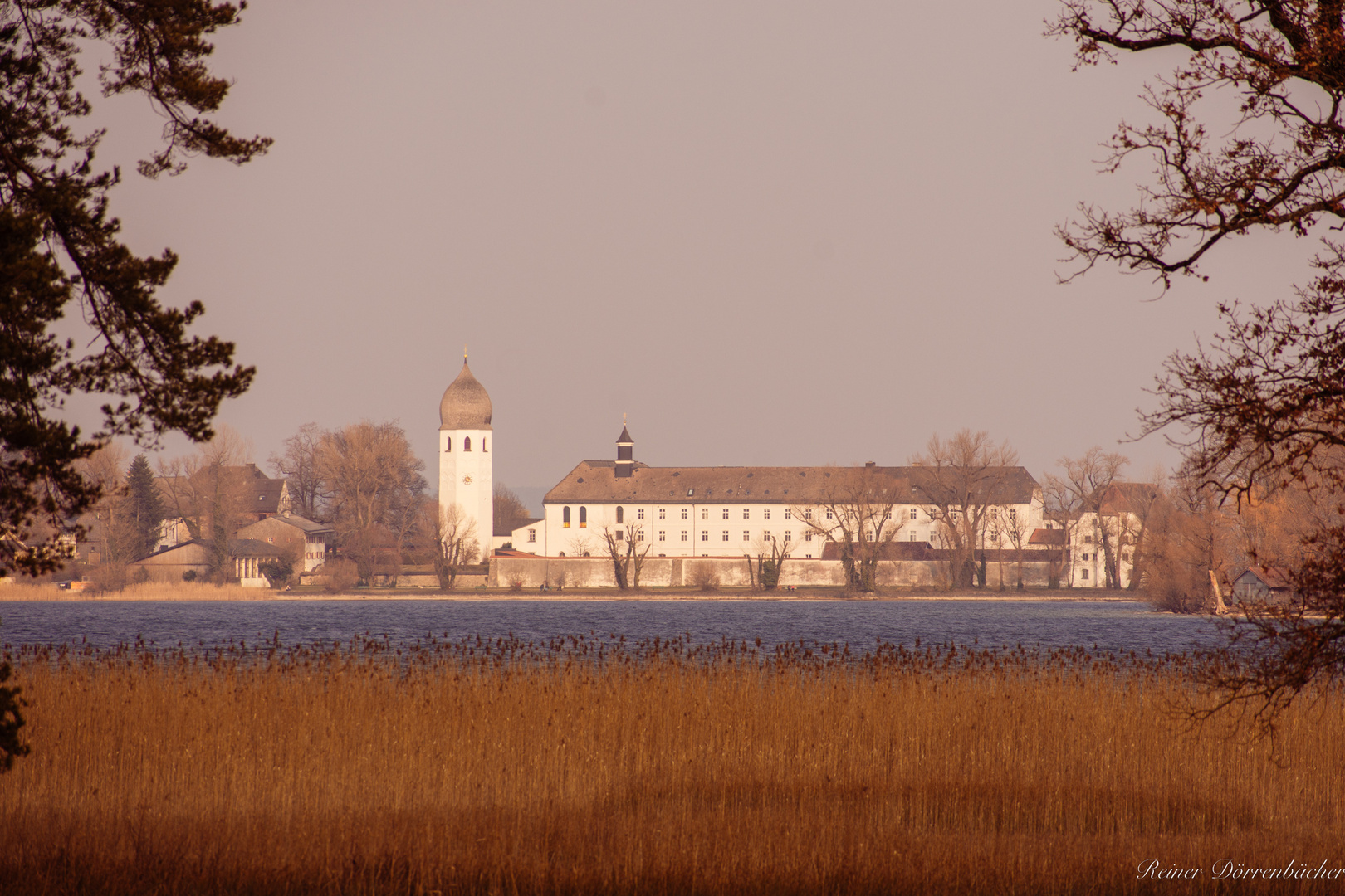 Blick von der Herreninsel zur Fraueninsel