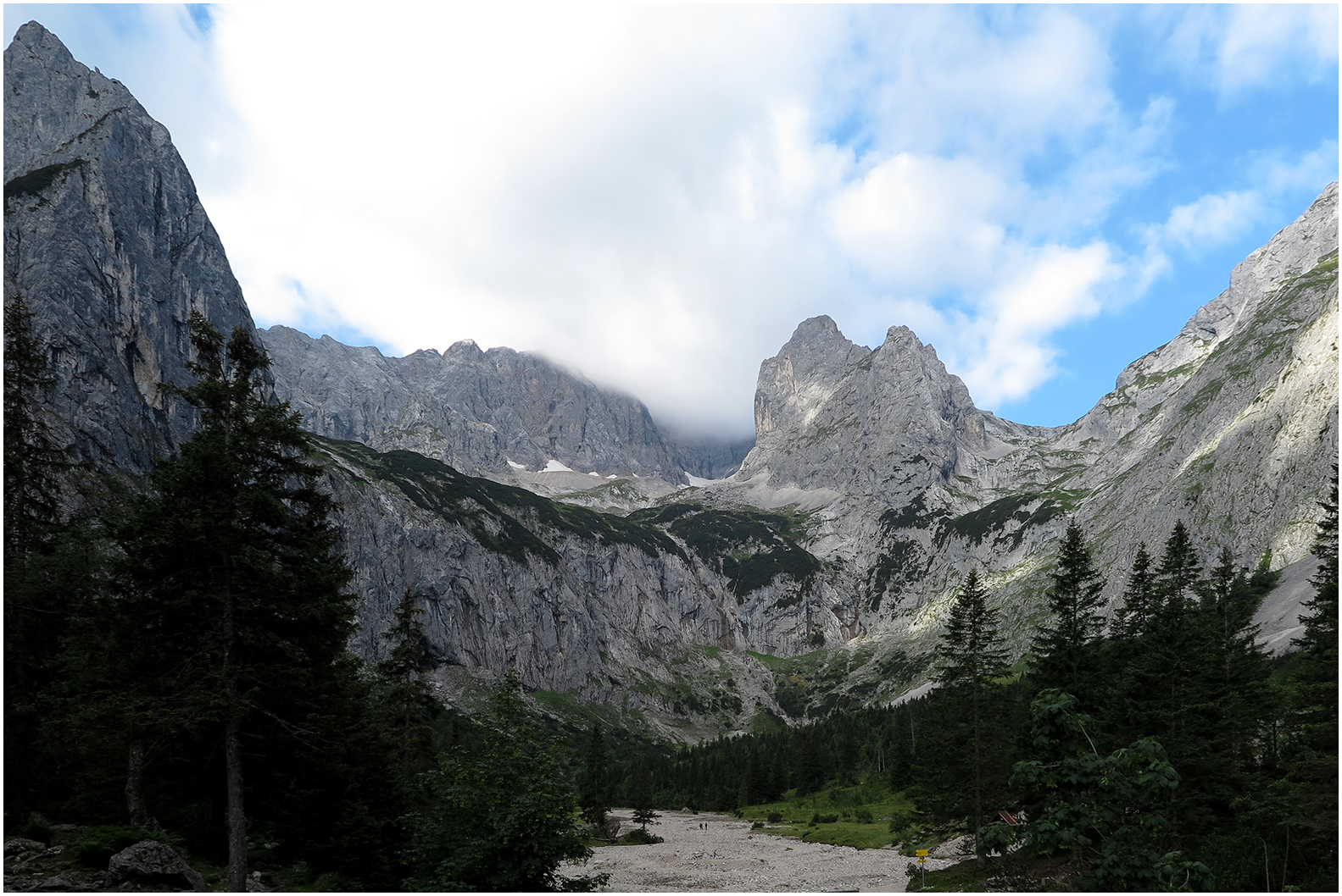 Blick von der Höllentalangerhütte