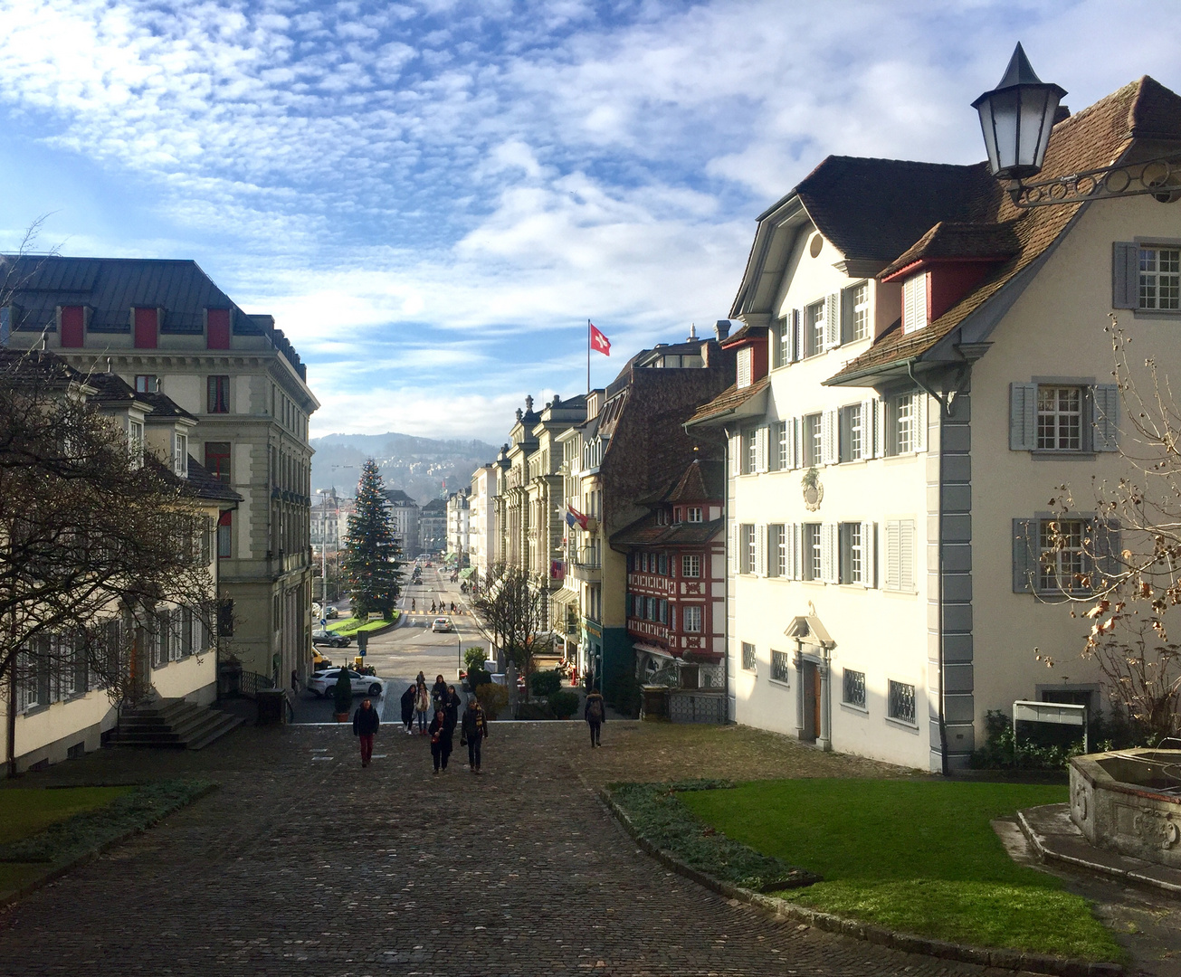 Blick von der Hofkirche ...