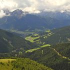 Blick von der Hütte auf die gegenüber liegenden Berge