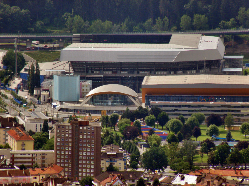 Blick von der Hungerburg richtung Eisstadion und Tivoli neu