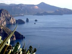 Blick von der Insel Lipari auf die Insel Vulcano