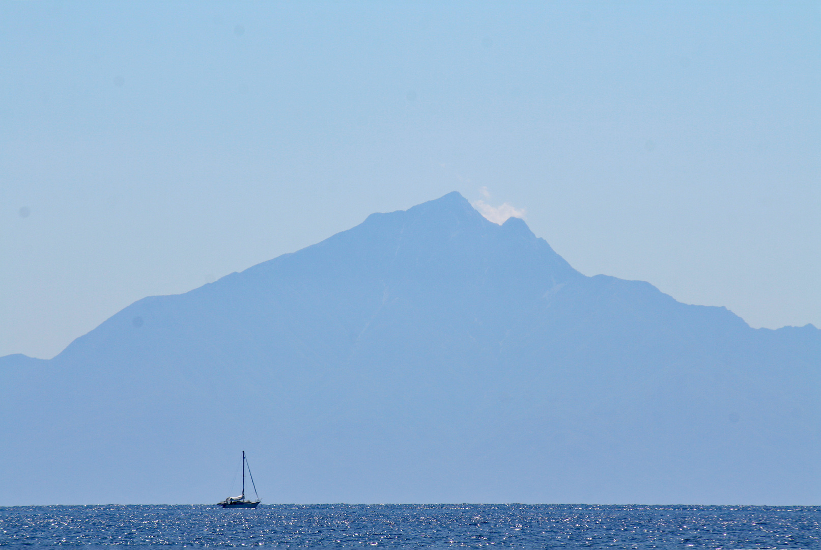 Blick von der Insel Thassos zum Berg Athos.