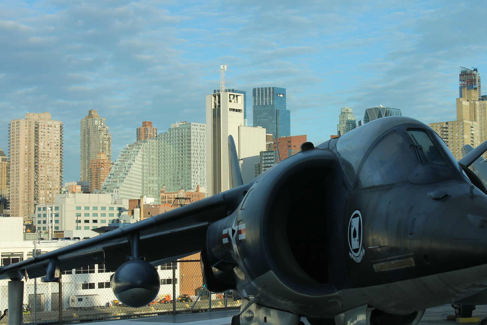 Blick von der Intrepid auf Manhattan