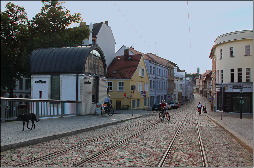 Blick von der Jahrtausendbrücke ...