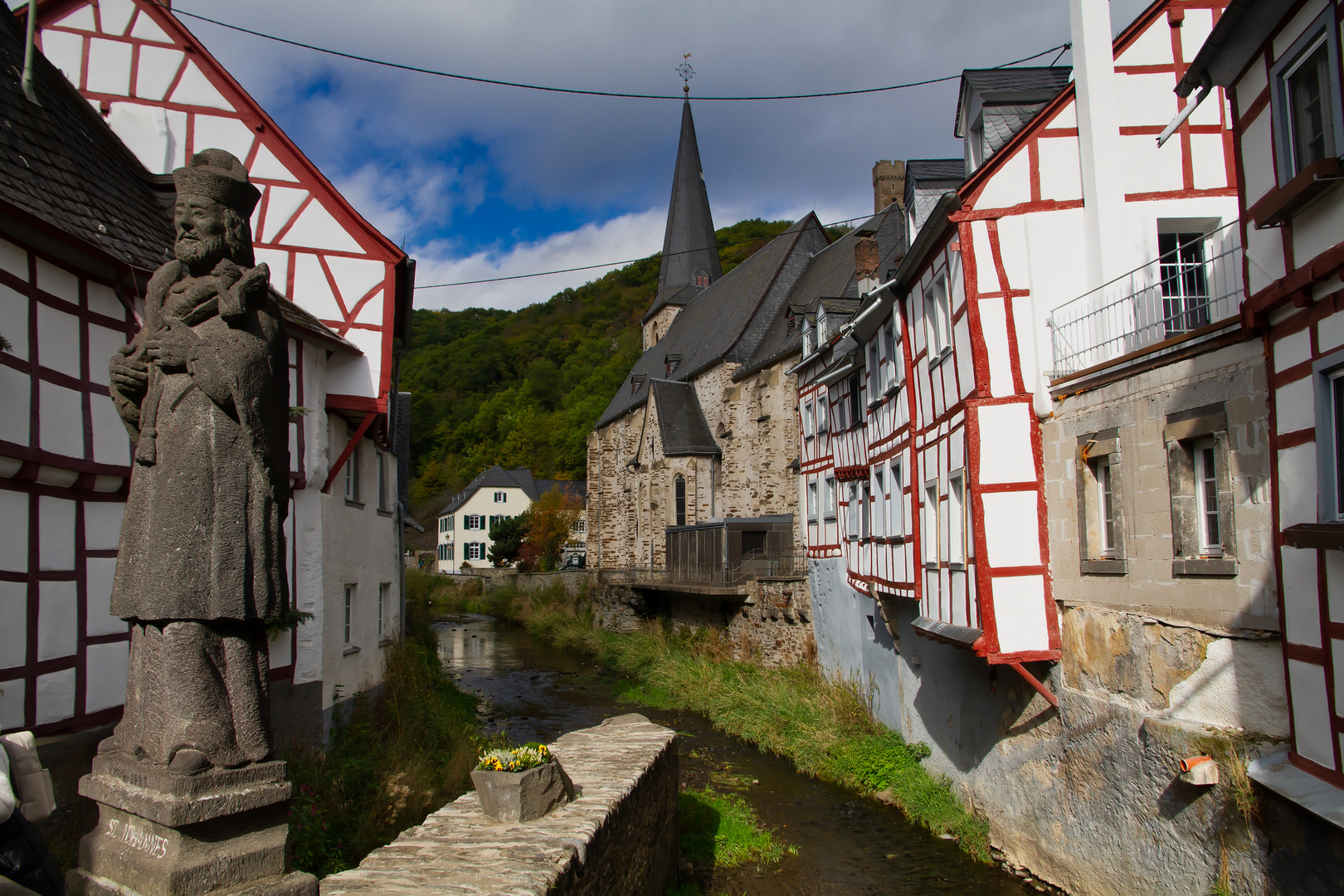 Blick von der Johannesbrücke in Monreal