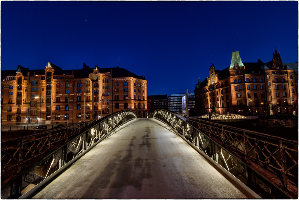 Blick von der Jungfernbrücke auf die Speicherstadt