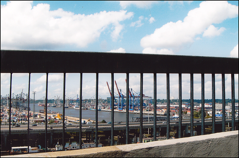 Blick von der KBB auf den Waltershofer Hafen. 2005