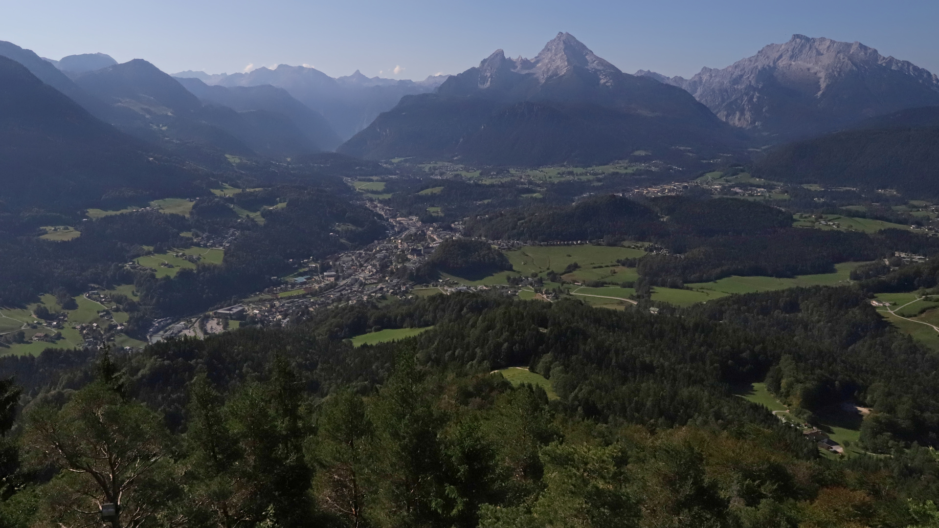 Blick von der Kneifelspitze über Berchtesgaden (2018_09_20_EOS 6D Mark II_7137_ji)