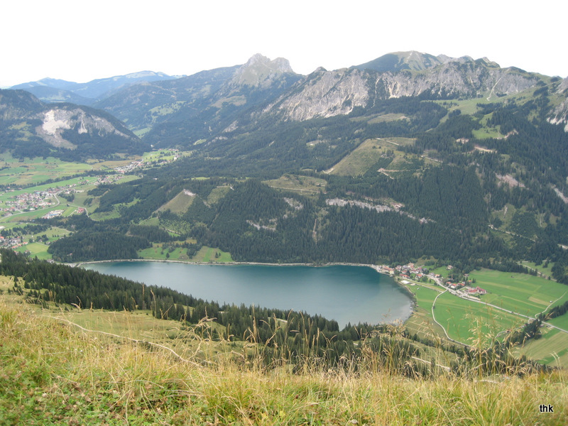 Blick von der Krinnenspitze auf den Haldensee im Tannheimer Tal