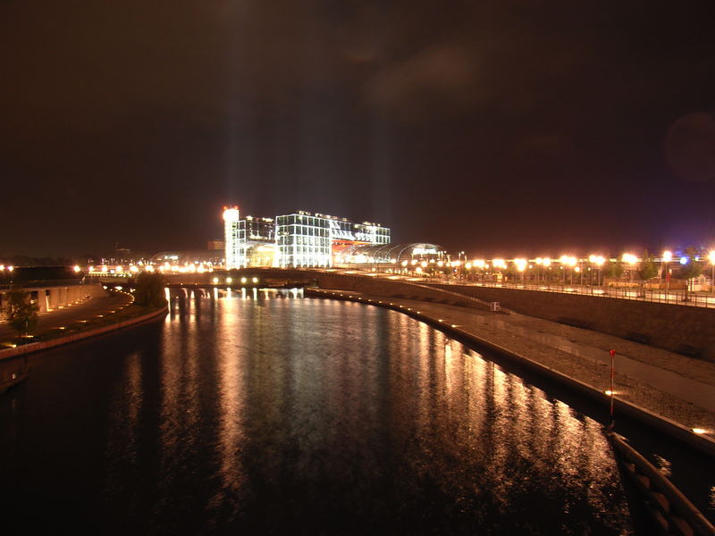 Blick von der Kronprinzenbrück Richtung Hauptbahnhof Berlin