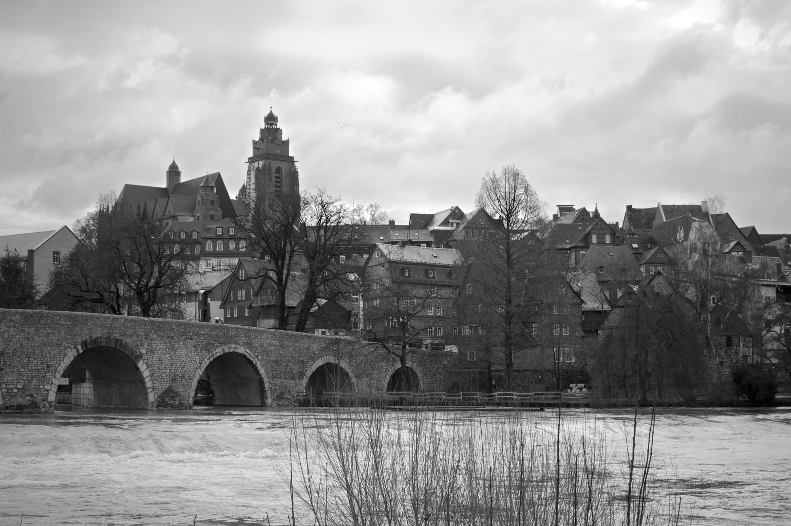 Blick von der Lahn auf den Wetzlarer Dom