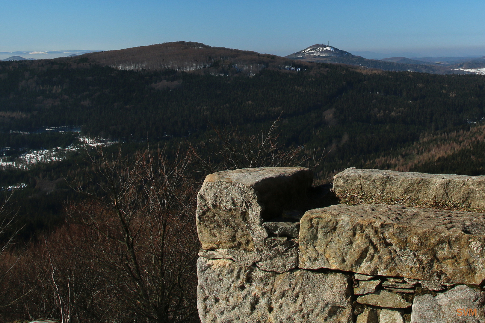 Blick von der Lausche im Zittauer Gebirge (D) zum Jedlova( CZ)