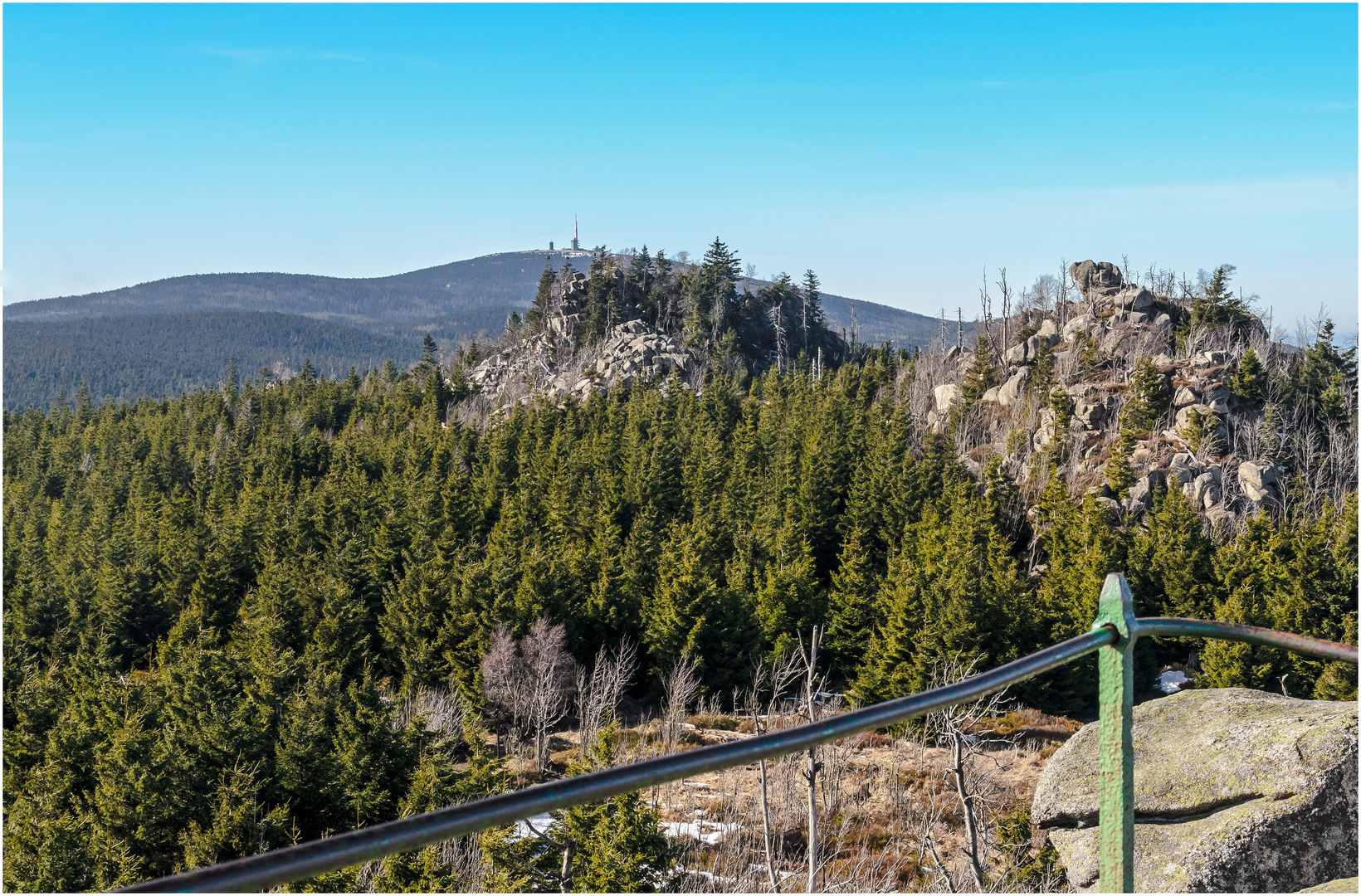 Blick von der Leistenklippe (901m)...