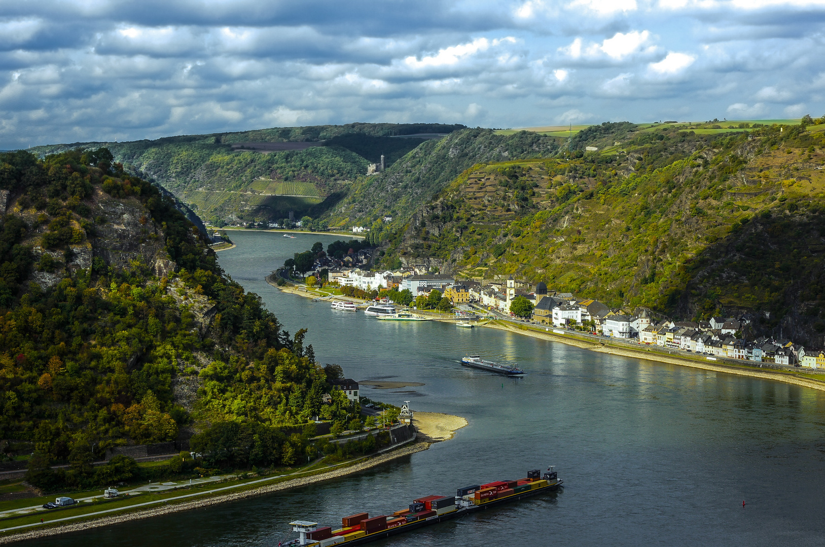 Blick von der Loreley in Richtung Sankt Goarshausen