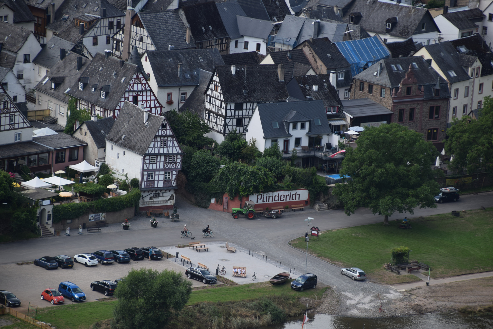 Blick von der Marienburg nach Pünderich