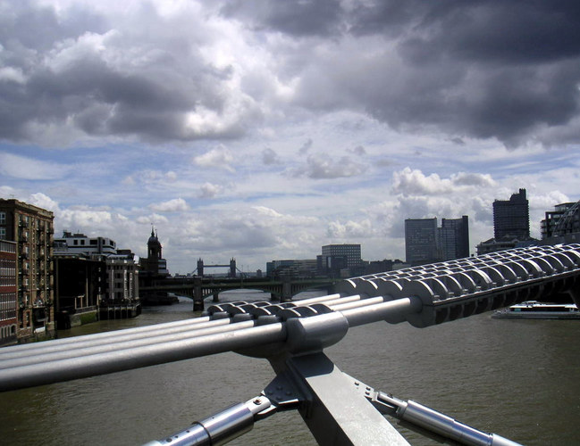 Blick von der Millenium Bridge