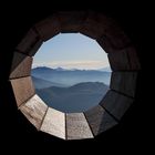 Blick von der modernen Kirche auf Monte Tamaro