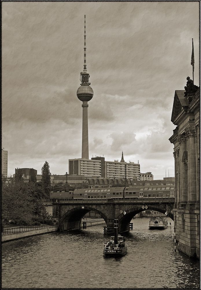 Blick von der Museumsinsel auf den Berliner Fernsehturm 2