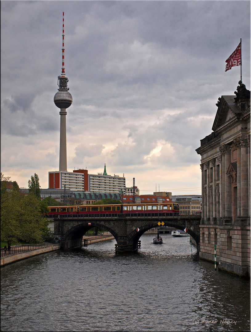 Blick von der Museumsinsel auf den Berliner Fernsehturm