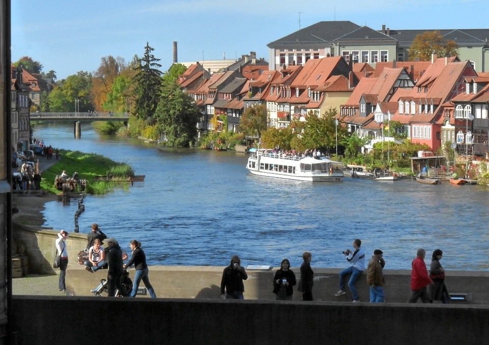 Blick von der oberen Rathausbrücke...