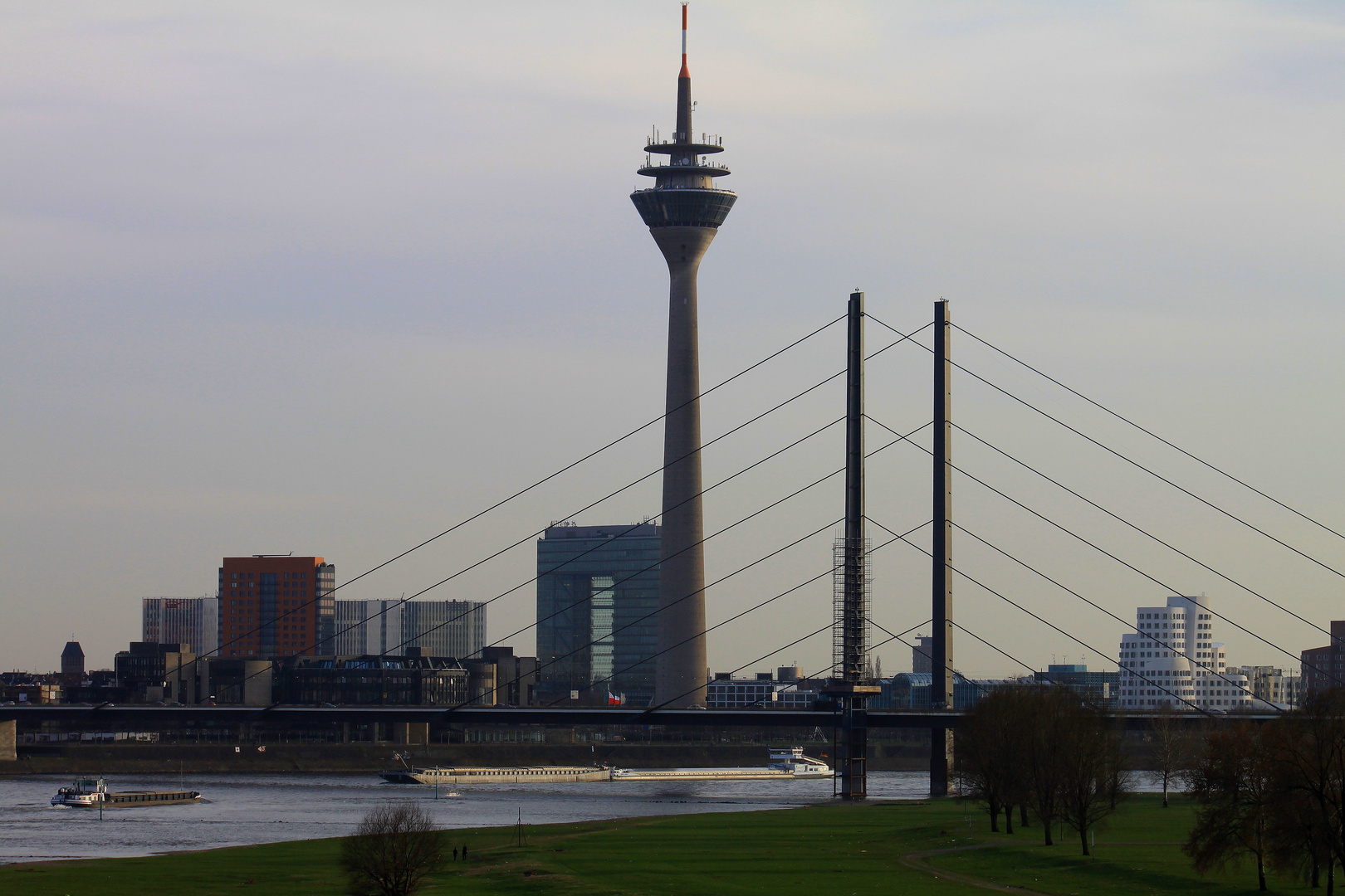 Blick von der Oberkasseler Seite