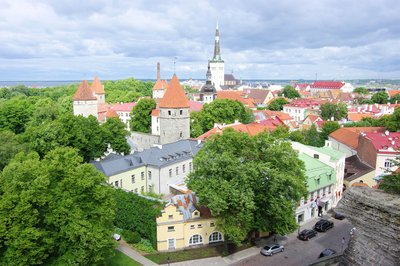 Blick von der Oberstadt auf die Unterstadt von Tallinn