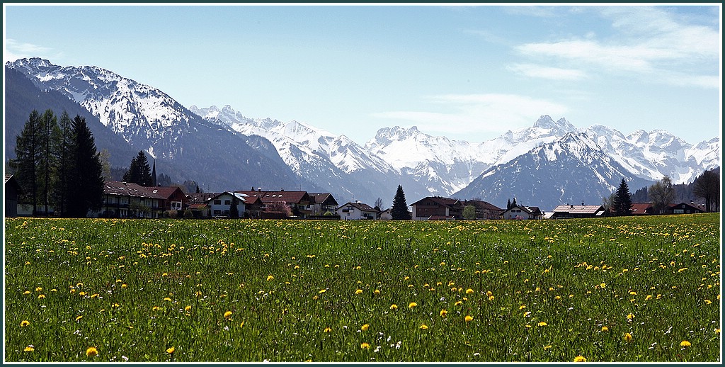 Blick von der Ortschaft Fischen auf die Berge