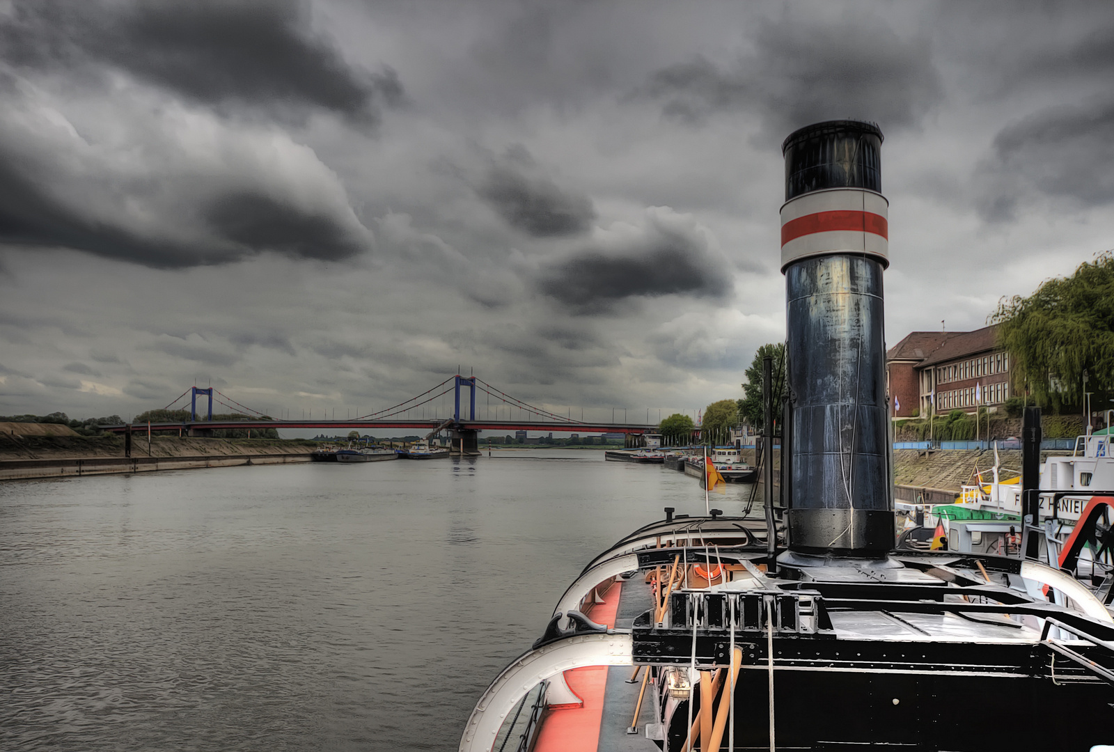 Blick von der Oskar Huber (Duisburg - Ruhrort)