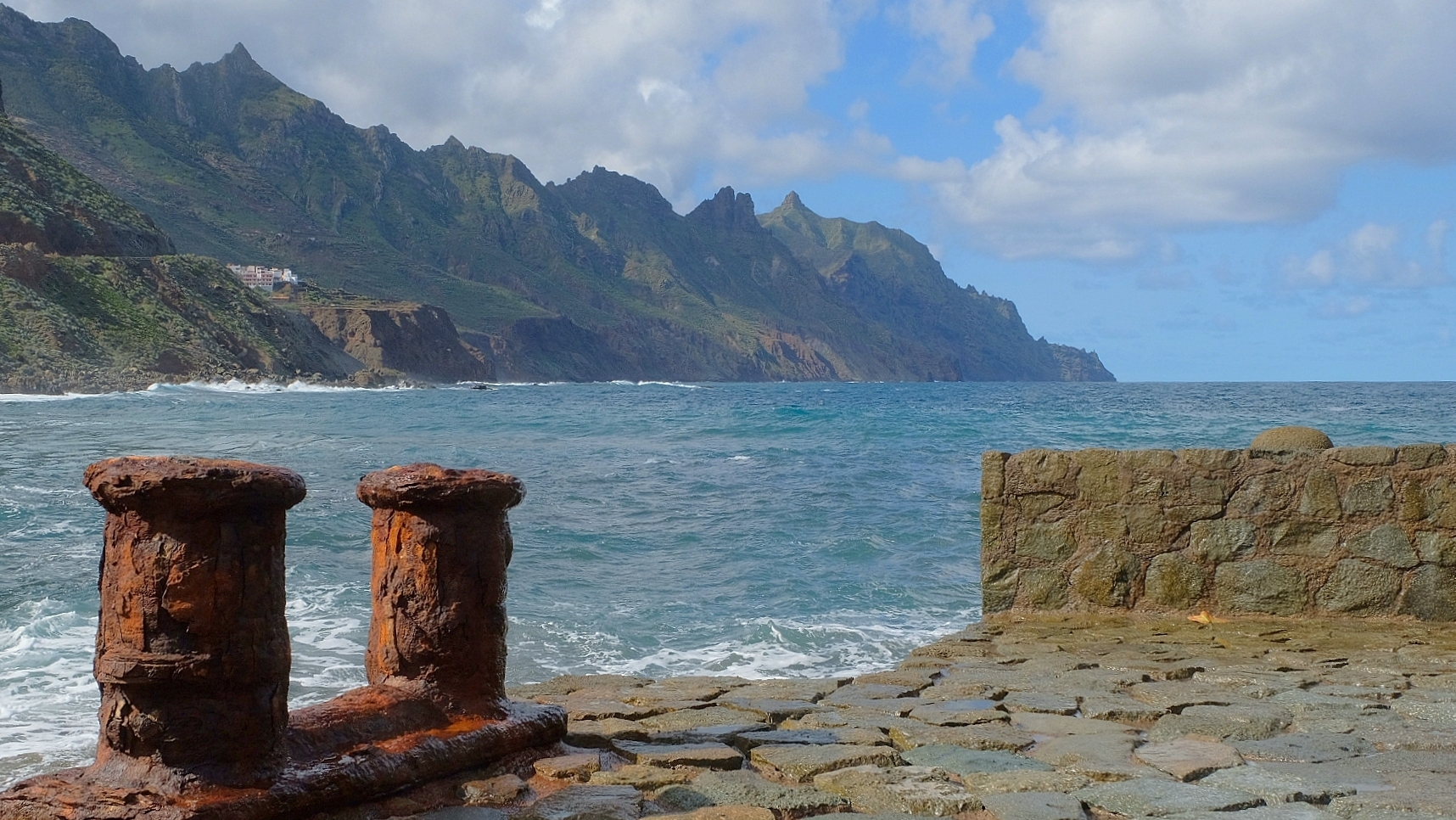 Blick von der Playa de la Roque de las Bodegas gen Anaga Gebirge