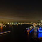 Blick von der Plaza der Elbphilharmonie auf den Hamburger Hafen