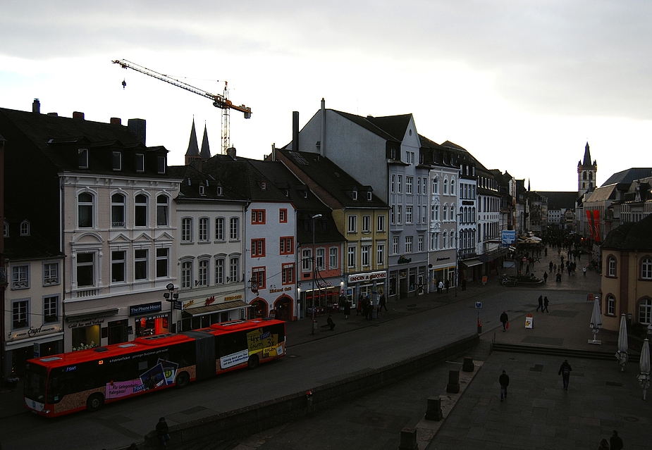 Blick von der Porta Nigra Richtung Innenstadt