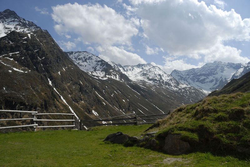 Blick von der Potsdamer Hütte in die Stubaier Alpen