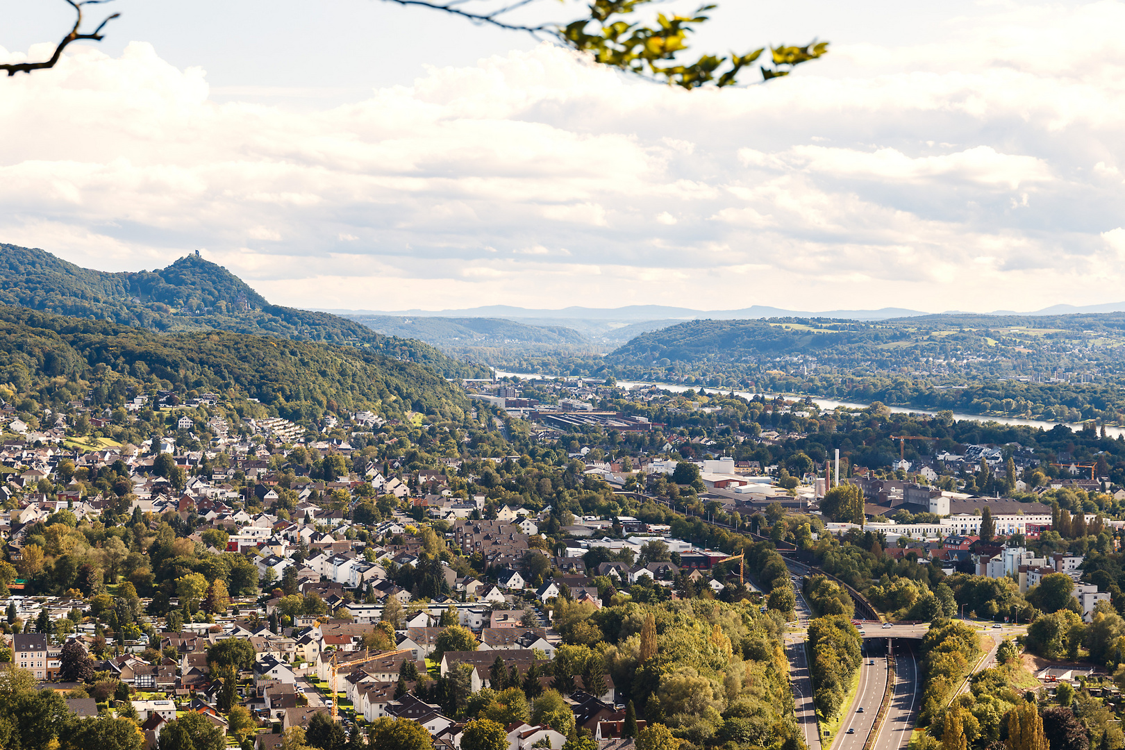 Blick von der Rabenlay auf den Drachenfels