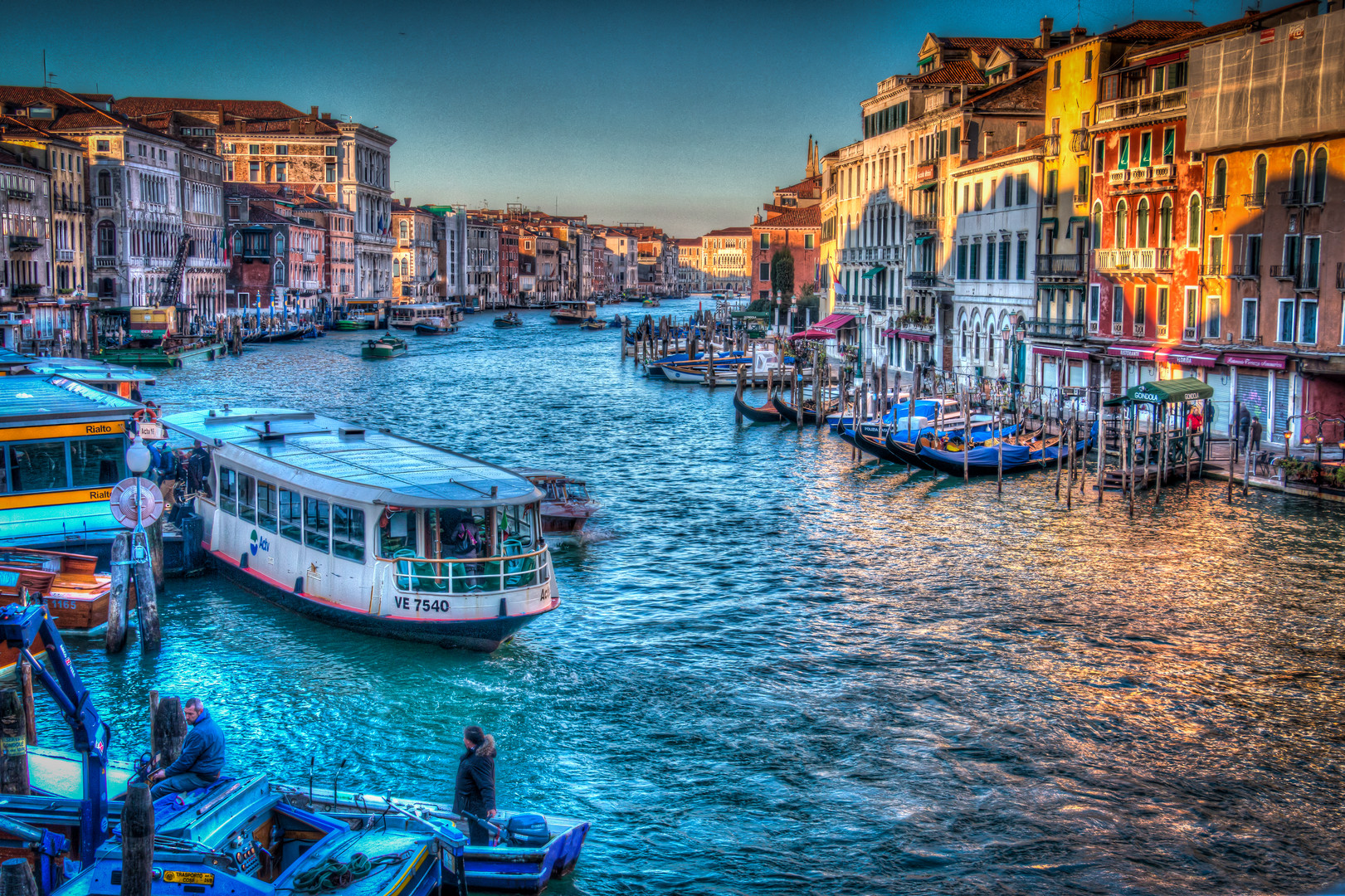 Blick von der Rialto-Brücke auf den Canal Grande