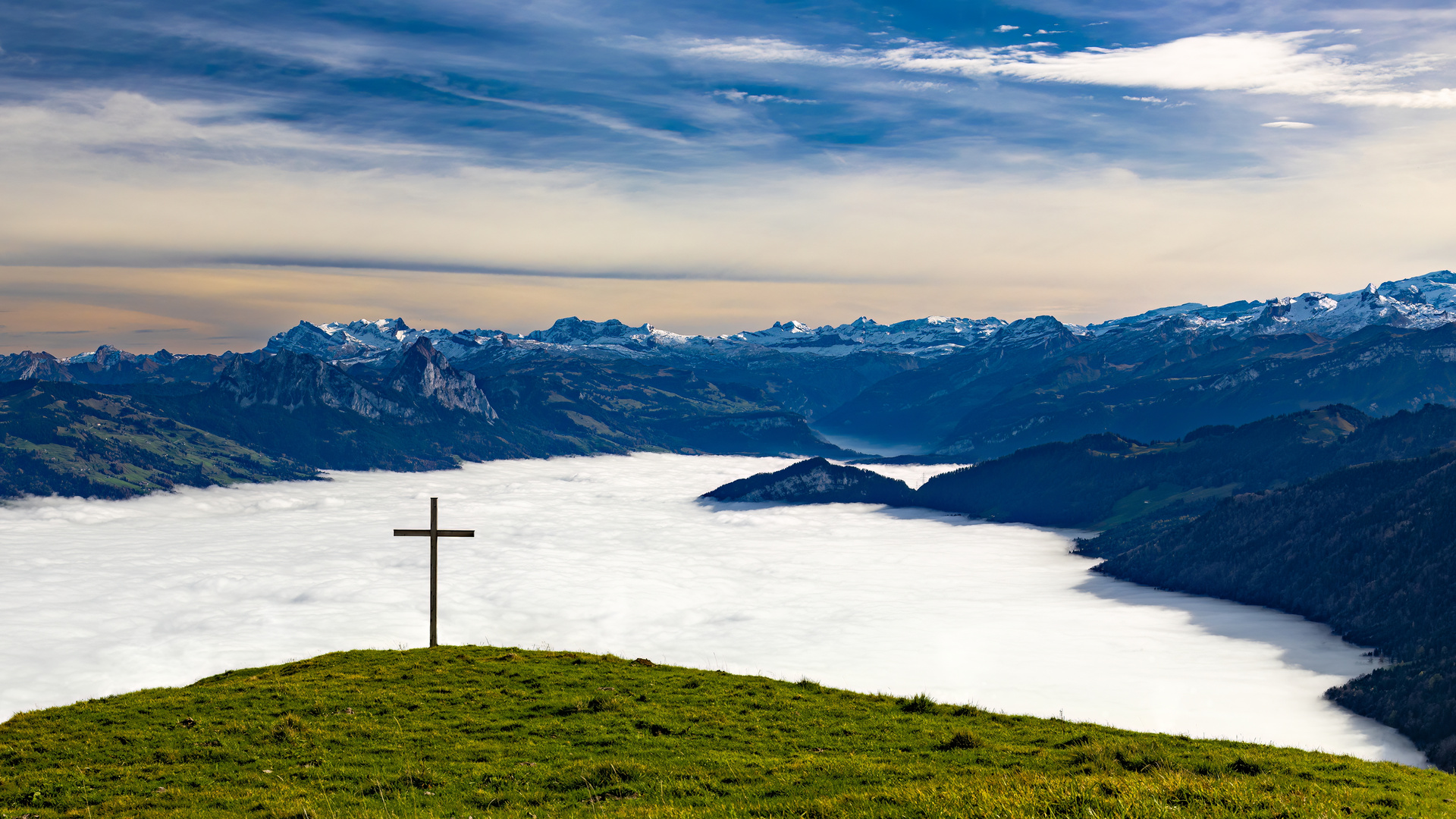 Blick von der Rigi an einem Wolkenverhangenen Tag