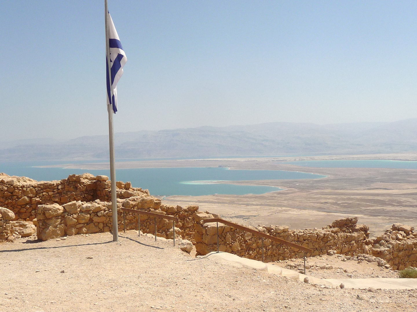 Blick von der röm.Festung Masada au das Tote Meer