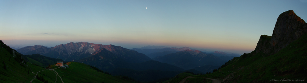 Blick von der Rotwandauf das Rotwandhaus um 04:33 Uhr