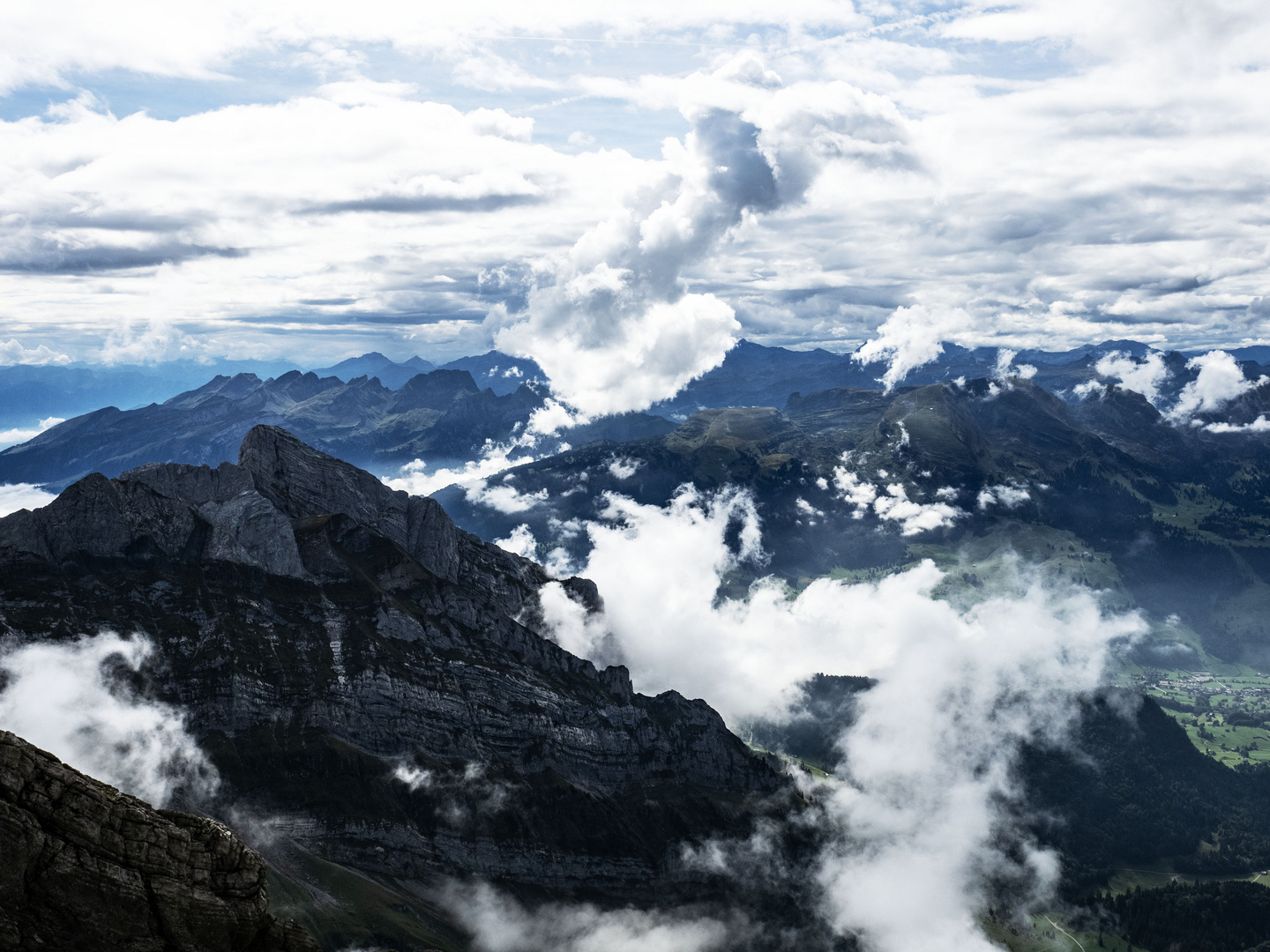 Blick von der Säntis-Spitze (Schweiz) auf...